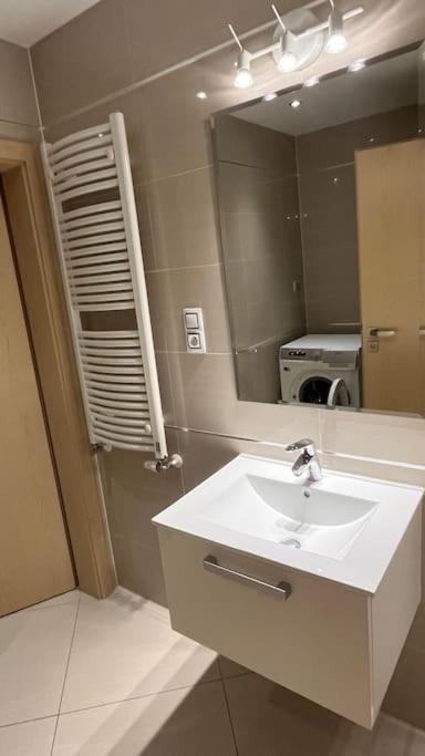 פראג Residence Garden Tower - Parking מראה חיצוני תמונה